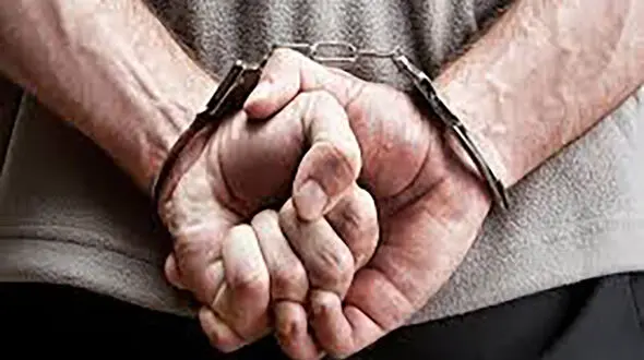 فیلمبرداری پدر بد از بچه های 3 و 9 ساله اش که با اجبار مواد می کشیدند / فسا