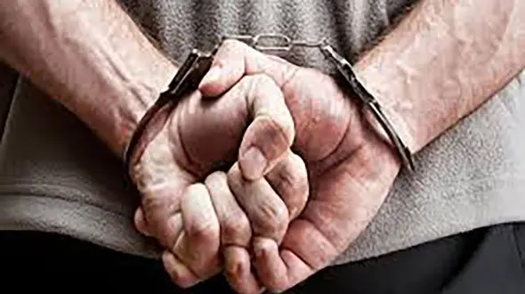 فیلمبرداری پدر بد از بچه های 3 و 9 ساله اش که با اجبار مواد می کشیدند / فسا