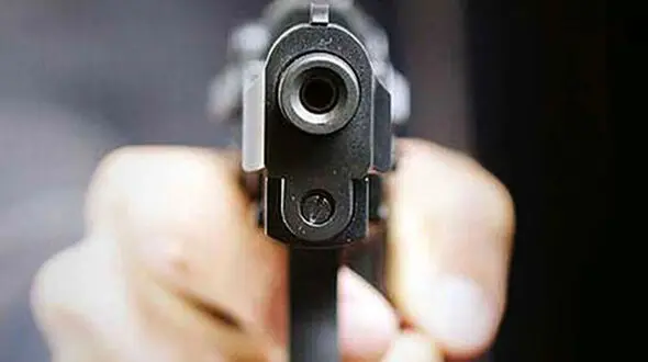 شلیک دقیق پلیس به لاستیک خودروی دزدان / پایان تعقیب و گریز خطرناک دزدان در کرج