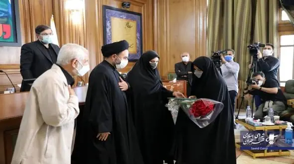 قدردانی شورای شهر تهران از خانواده شهدای مدافع سلامت + فیلم