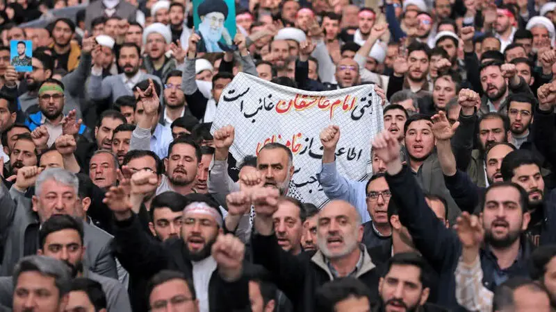  رهبر انقلاب در دیدار هزاران نفر از مردم آذربایجان شرقی