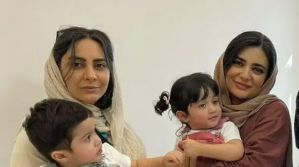 فیلم/ توصیف لیندا کیانی از دنیای زیبای مادری با دوقلوهایش: دو قلو داشتن خیلی خستگی داره ، بی خوابی داره /اما مامان گفتن‌شون به همه چی می‌ارزه …