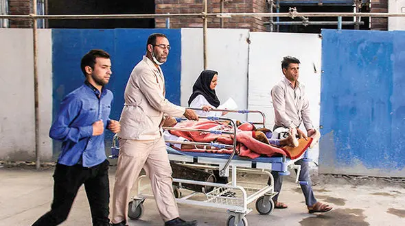 قتل با تبر مرد قوی هیکل جلوی باشگاه بدنسازی! / 2 مرد در مشهد بازداشت شدند + عکس محل