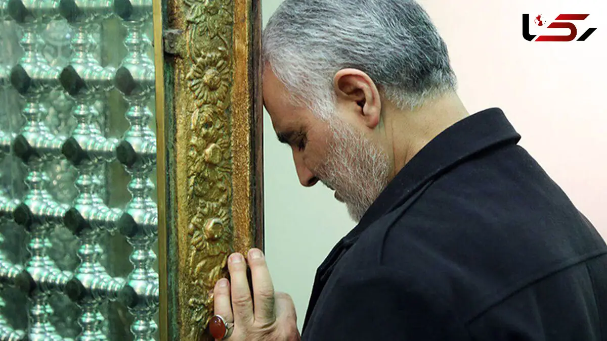 تصاویر دیده نشده از سردار سلیمانی در حرم رضوی+فیلم