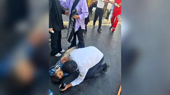 از امدادرسانی تا آرام‌ سازی / مأمور پلیس سنگ صبور کودک حادثه‌دیده شد + عکس