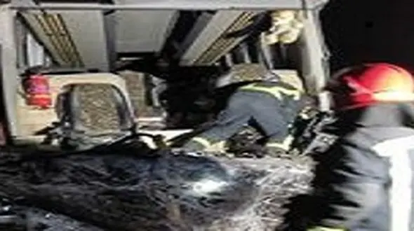 تصادف اتوبوس با گاردریل در محور تهران- سمنان 13 مصدوم داد