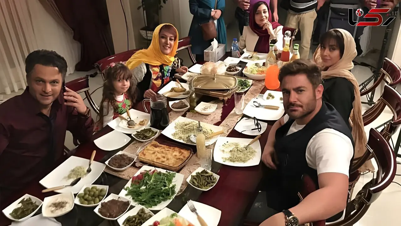 فیلم/ نگاهی به حضور بازیگران معروف در ضیافت شام فوق لاکچری رستوران محمدرضا گلزار / از ساره بیات و بهاره کیان افشار تا منوچهر هادی 