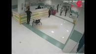 فیلم لحظه کتک کاری پلیس با یک مرد در بیمارستان ولیعصر خرمشهر