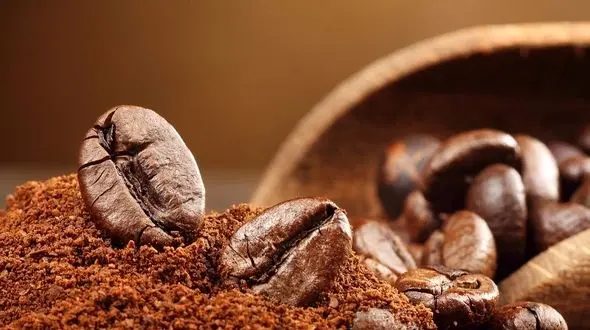 درمان سلولیت زنان با اسکراب تفاله قهوه