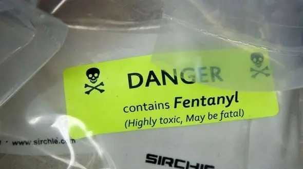 مترو سوارها دقت کنند! / فروش دستمال‌های اعتیادآور که ۸۰۰ برابر مخرب‌تر از حشیش است