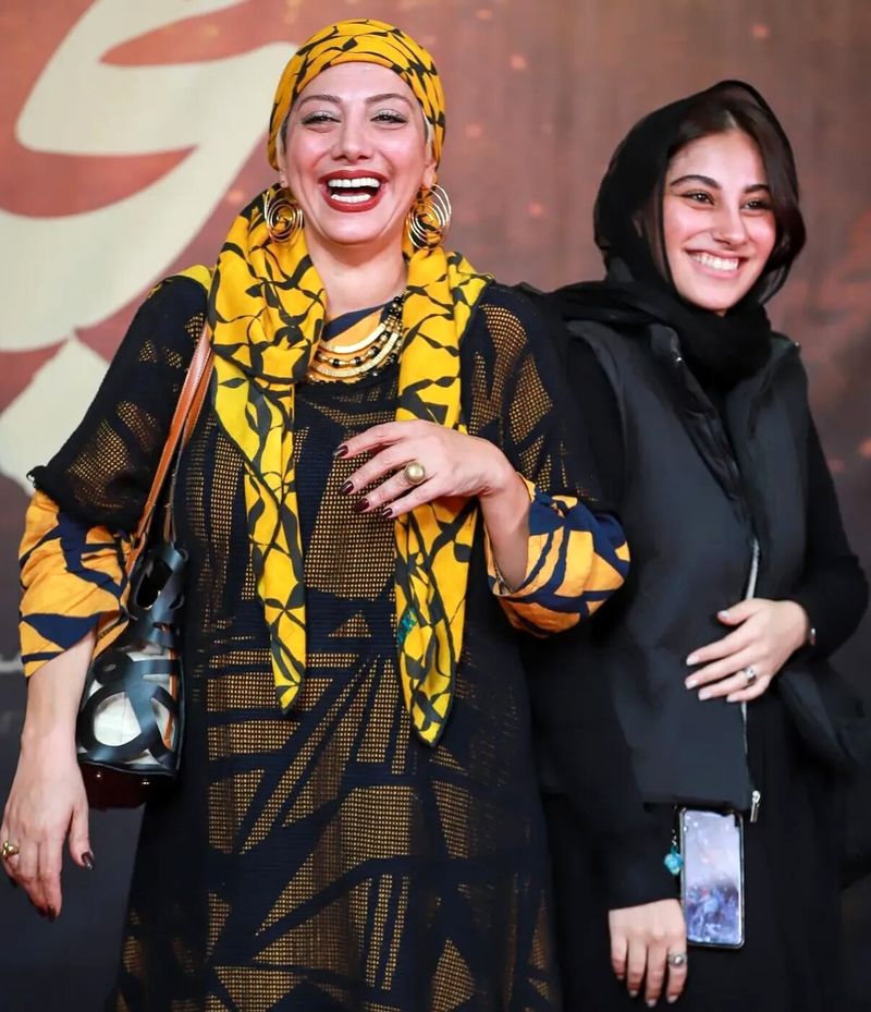 زهرا داوودنژاد به اتفاق دخترش یلدا در مراسم اکران خصوصی فیلم «مجنون»