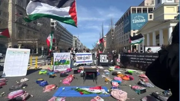 تحصن مقابل کاخ سفید در اعتراض به کشتار کودکان میناب