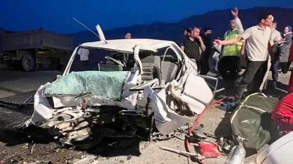 تصادف مرگبار اتوبان اصفهان با 12 کشته و زخمی!/پسر ۱۶ ساله جان باخت!