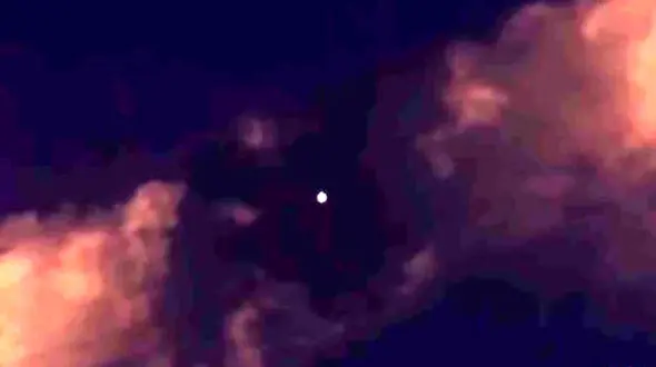 فیلم مانور یوفوها در آسمان اروپا +تصاویر