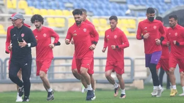 تغییر رنگ پیراهن پرسپولیس/ استقلال قرمزپوش شد! + عکس