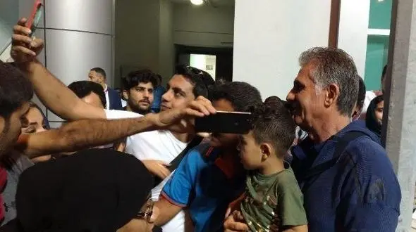 وقتی یک ایرانی بچه‌اش را به کی‌روش سپرد!+عکس