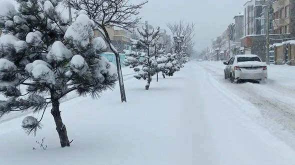 هشدار بارش برف / برف این  ۴ شهرستان و  روستا را بلعید