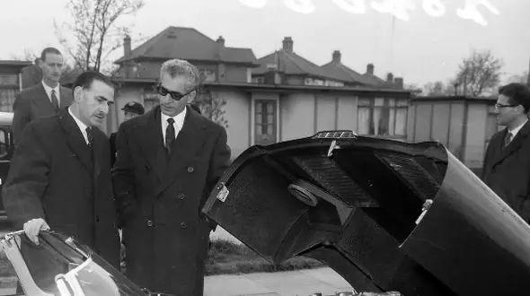 سفر در زمان؛ «محمدرضا پهلوی و همسر دوم اش» در سفر شمال کشور؛ دهه 30