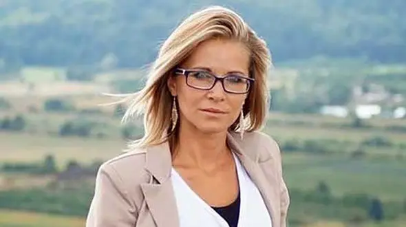  دلیل عجیب یک زن برای 28 سال تظاهر به نابینایی + عکس