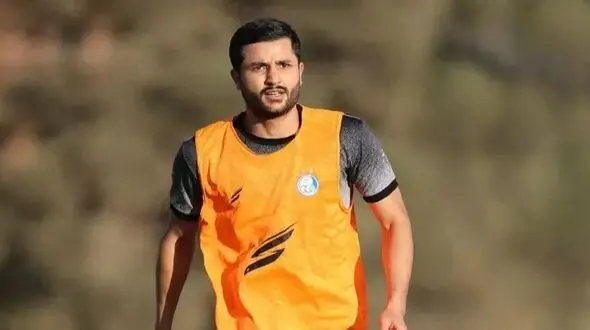 عارف غلامی مدافع استقلال عزادار شد