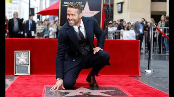 حراج لباس بازیگر معروف برای مقابله با بیماری سرطان