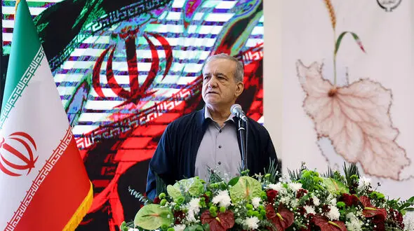 پزشکیان: مفت به جایی نمی‌شود رسید، باید بی‌خوابی و گرسنگی و سختی کشید/ فیلم