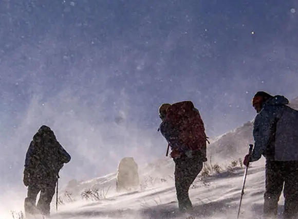 درخواست هلال احمر از پلیس برای جلوگیری از ورود افراد آماتور به کوهستان / فعلا از کوهنوردی پرهیز کنید