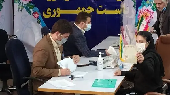 ثبت نام یک زن موتورسوار در انتخابات 1400 + فیلم و عکس