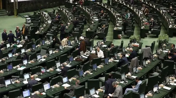 مخالفت مجلس با فوریت لایحه ای درباره پوشش نوسانات نرخ ارز