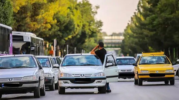 تنها ۸ هزار پارکینگ در برابر ۲۵۰ هزار خودروی تازه؛ تهران غرق در ماشین و کمبود جای پارک / زاکانی فقط حرف می زند!