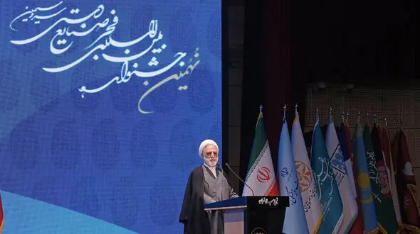 محسنی اژه‌ای : کودک که بودم در کنار خواهرانم قالیبافی می‌کردم / ما مسئولان و کارگزاران نظام بیش از سخن گفتن نیاز به شنیدن داریم