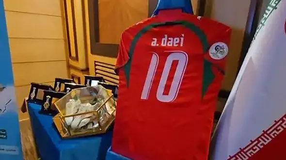 حراج پیراهن علی دایی و تیم ملی در خیریه