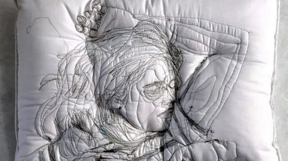 بالشت های قلاب دوزی شده با طرح انسان های خفته +عکس