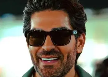 دانلود آهنگ زیبا و شاد «بیا بریم کوه» از رضا ملک زاده/ پاشو دنیا رو جمع کن بریم دریا کنار... + فیلم