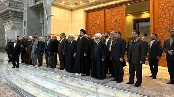 احمدی نژاد پای سخنرانی آملی لاریجانی نماند و رفت