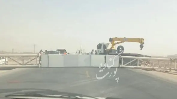 سقوط مرگبار تابلو در محور گناوه بوشهر جان کارگر جوان را گرفت