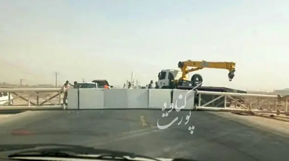 سقوط مرگبار تابلو در محور گناوه بوشهر جان کارگر جوان را گرفت