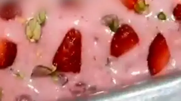 فرمول تهیه بستنی توت فرنگی خانگی / فیلم