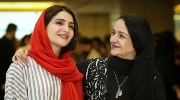 فیلم/ نورا هاشمی: تا می فهمیدند دختر گلاب آدینه و مهدی هاشمی هستم.../ بحث رو عوض می کردن...!