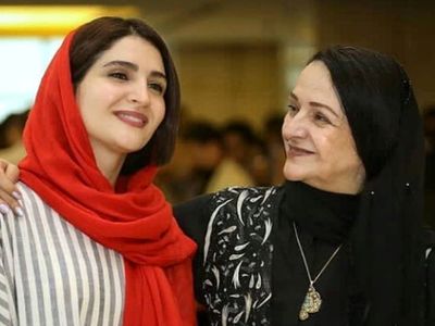 فیلم/ نورا هاشمی: تا می فهمیدند دختر گلاب آدینه و مهدی هاشمی هستم.../ بحث رو عوض می کردن...!