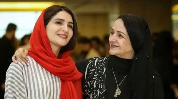 فیلم/ نورا هاشمی: تا می فهمیدند دختر گلاب آدینه و مهدی هاشمی هستم.../ بحث رو عوض می کردن...!
