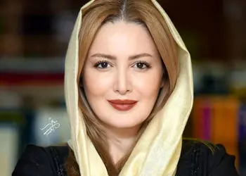 فیلم نگاهی به استایل مجلل و ایرانی پسند شیلا خداداد در جشن امضای کتاب اُمید/ لباسی اشرافی مزین شده با اشعار مولانا و جواهردوزی با 3000 کریستال