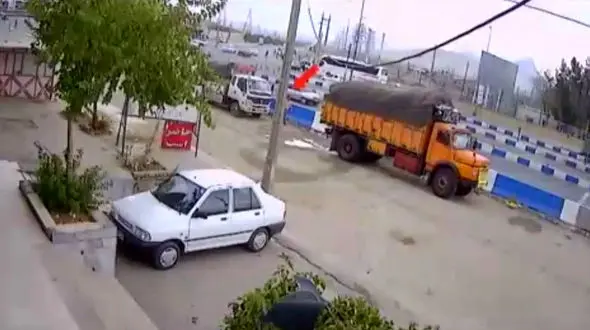 جریمه یک میلیون و سیصد هزار ریالی خودرو حامل کمک های مردمی در کرمانشاه + فیلم و عکس