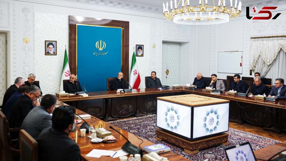 نباید عدهای فکر کنند عقل کل هستند و همه چیز را فقط آنها میفهمند