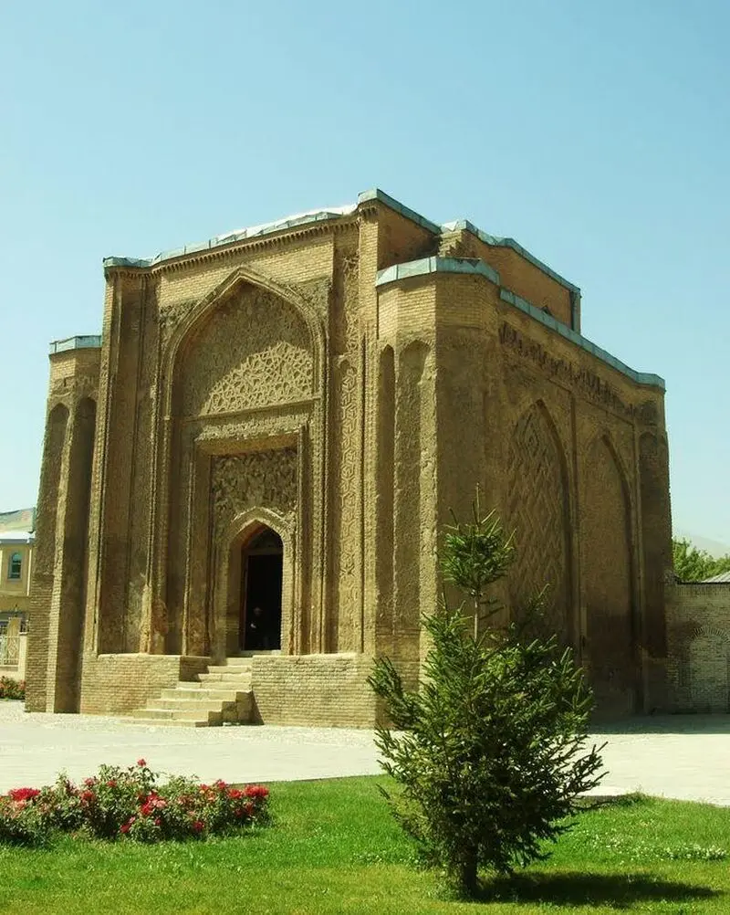 زیبایی بکر گنبد علویان همدان