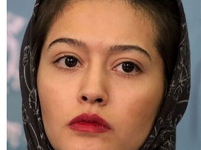 دکوراسیون شیک و امروزی گوشه ای از خانه پردیس احمدیه، ساحلِ سریال پوست شیر و چیدمانی زیبا با گل بابا آدم+ عکس