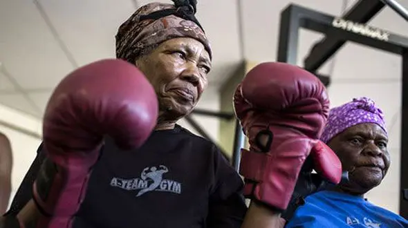 پاتوق پیرزن های بوکسور 70 ساله+تصاویر