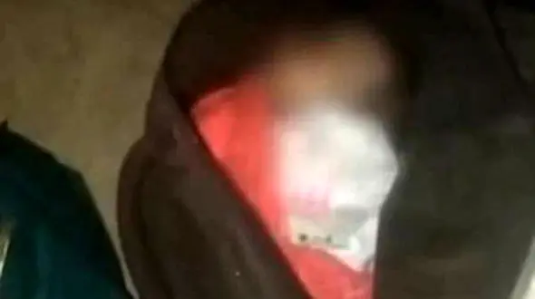 پدر و مادر سنگدل نوزاد خود را در سبزی فروشی جا گذاشتند +عکس