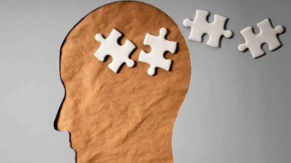 10 نشانه آلزایمر که به اشتباه پیری تصور می‌ شوند