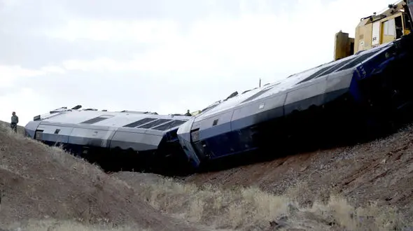 خروج قطار باری از ریل در ازنا لرستان